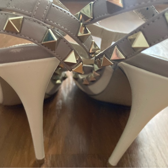 Valentino, new, patent rockstud caged pump 100mm, light ivory/Poudre - Picture 4 of 5